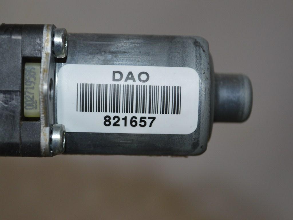 Моторчик стеклоподъемника задний правый