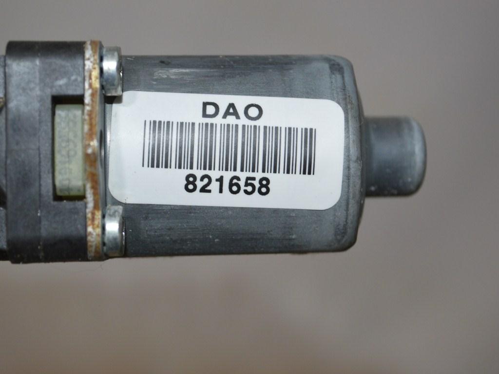 Моторчик стеклоподъемника задний правый