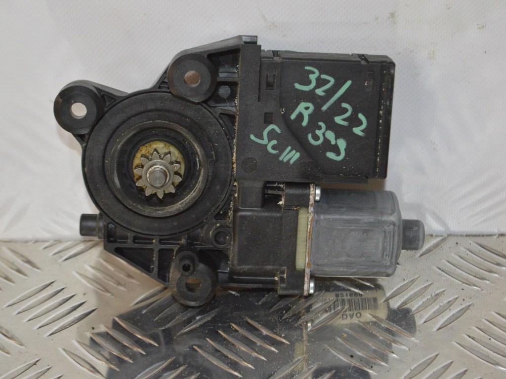 Моторчик стеклоподъемника задний правый