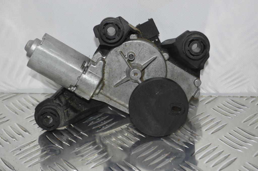 Моторчик заднего стеклоочистителя (дворника)