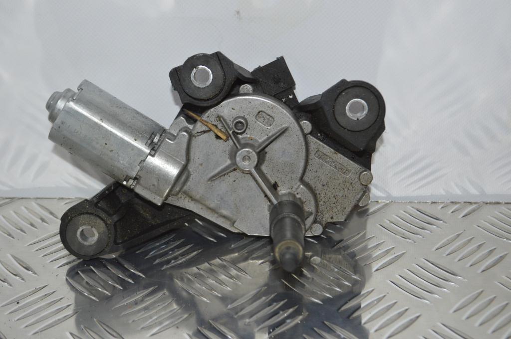 Моторчик заднего стеклоочистителя (дворника)