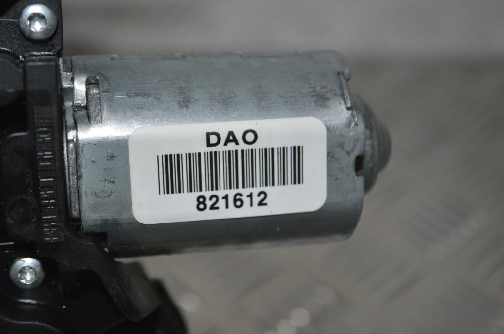 Моторчик заднего стеклоочистителя (дворника)