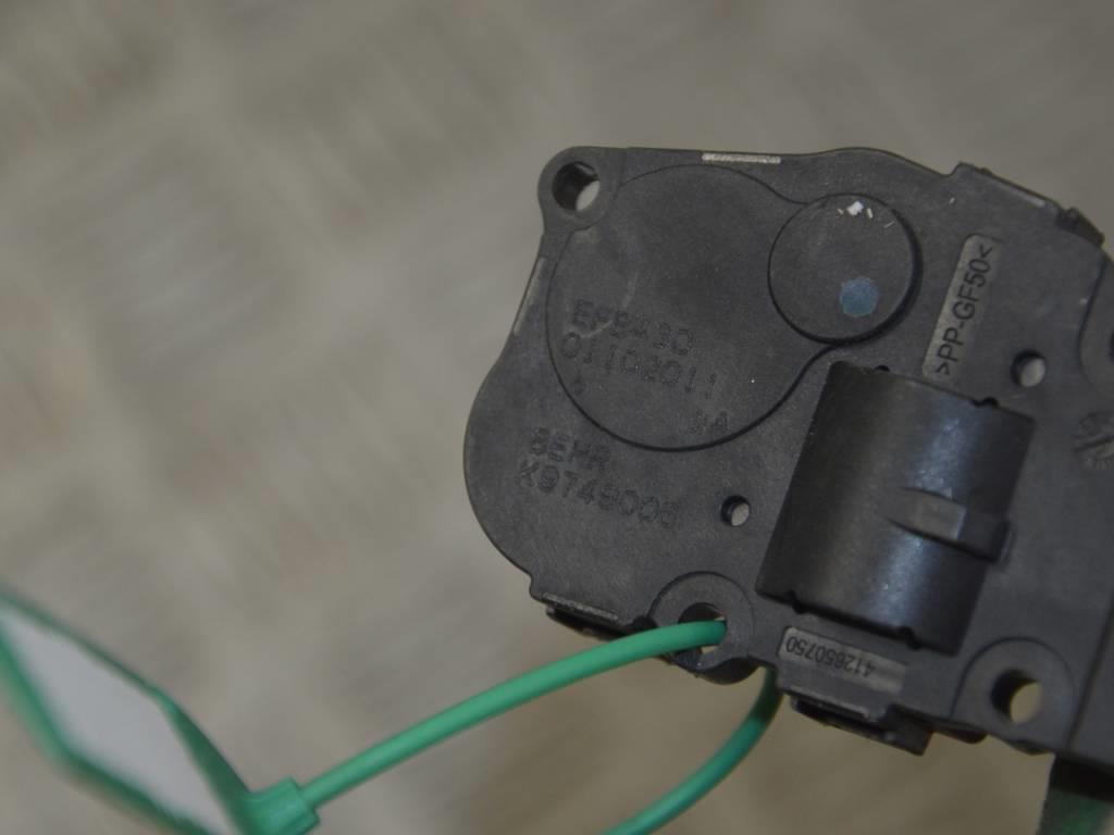 Моторчик заслонки печки