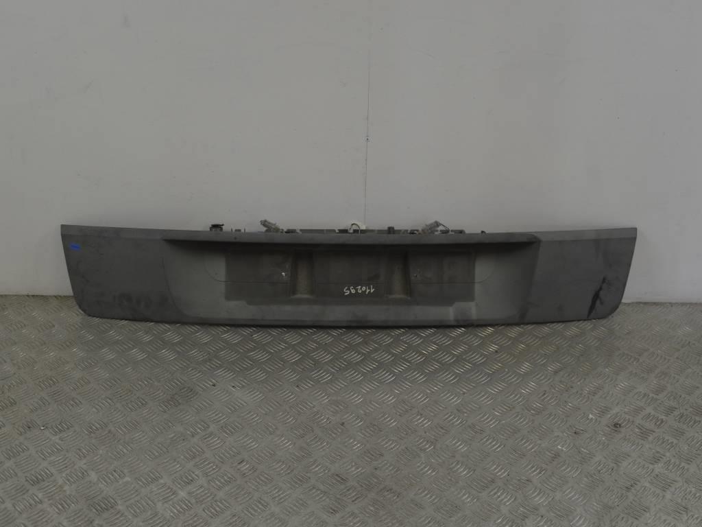 Накладка двери (крышки) багажника