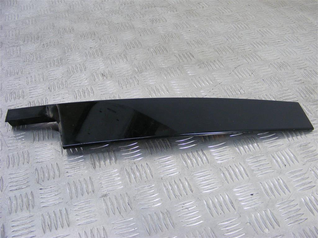 Накладка двери передней левой