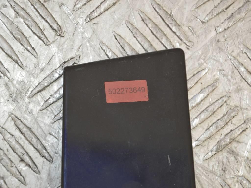 Накладка двери передней левой