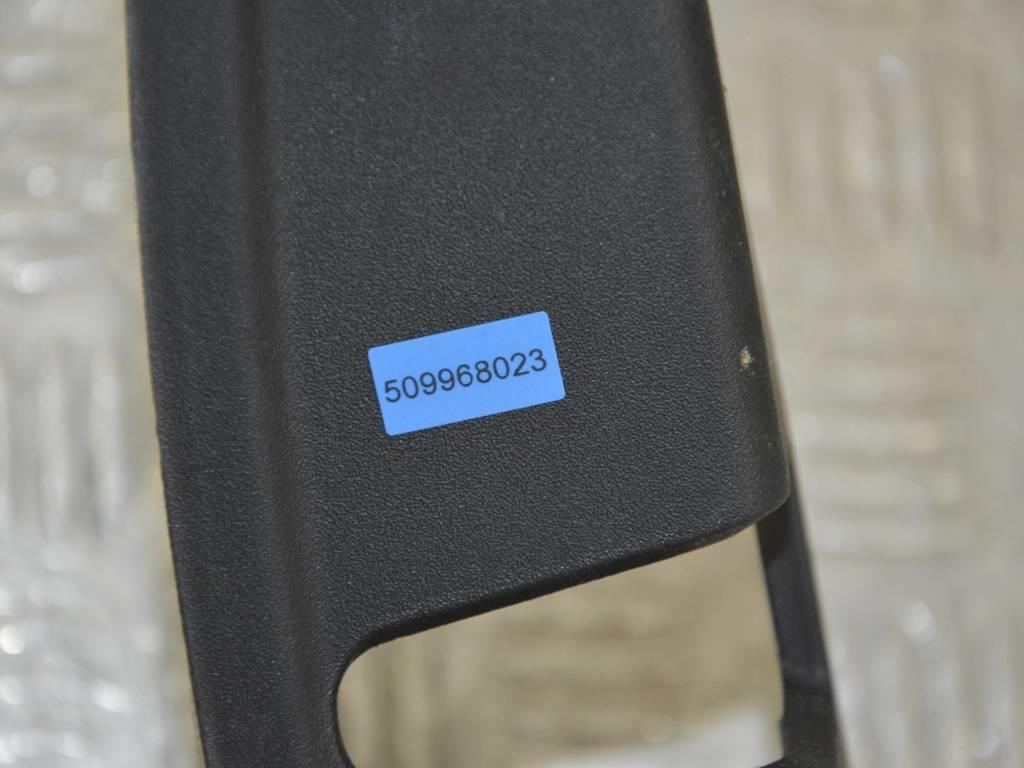 Накладка двери передней левой