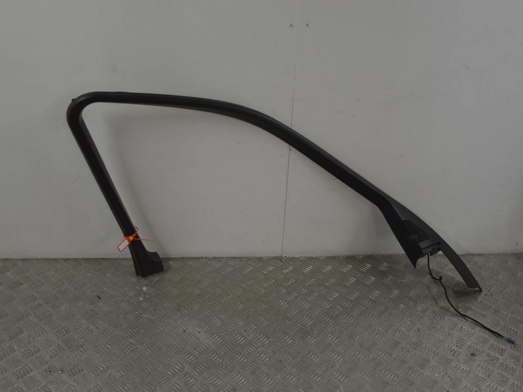 Накладка двери передней левой