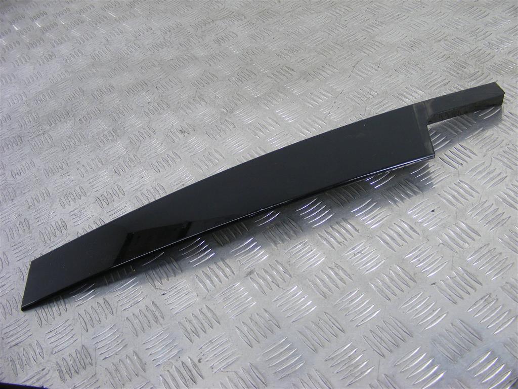 Накладка двери передней правой