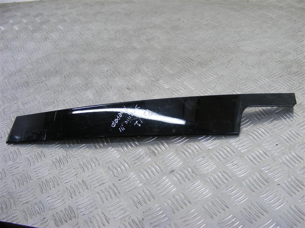 Накладка двери передней правой