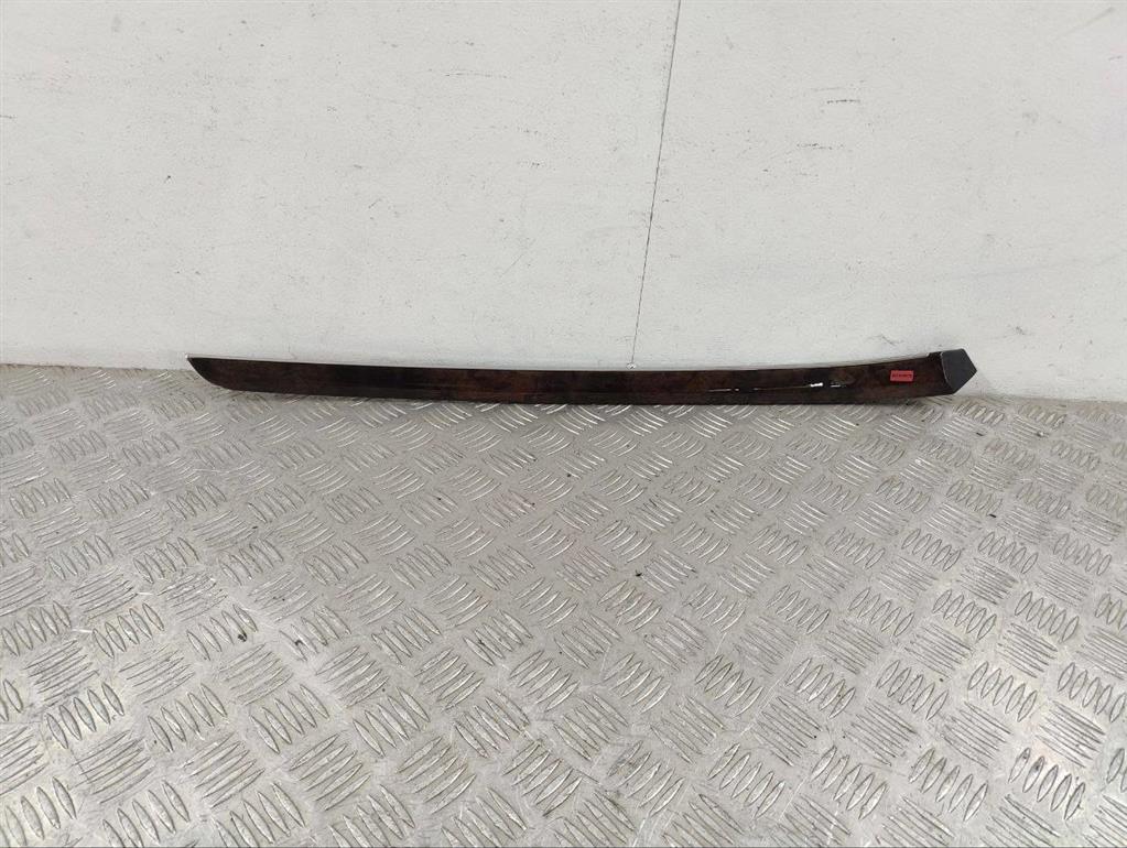 Накладка двери передней правой