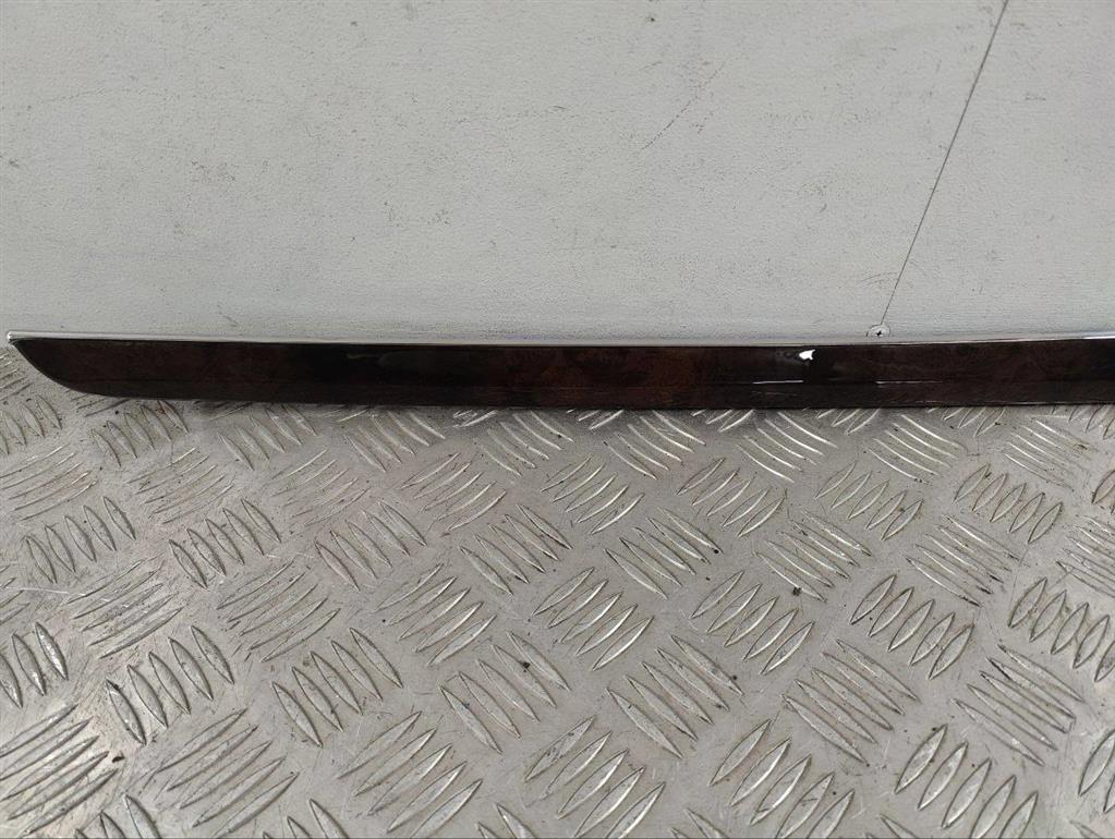 Накладка двери передней правой