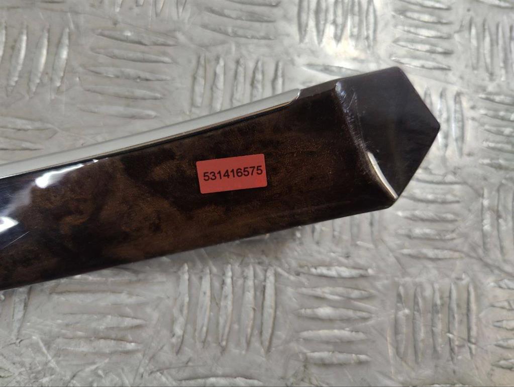 Накладка двери передней правой