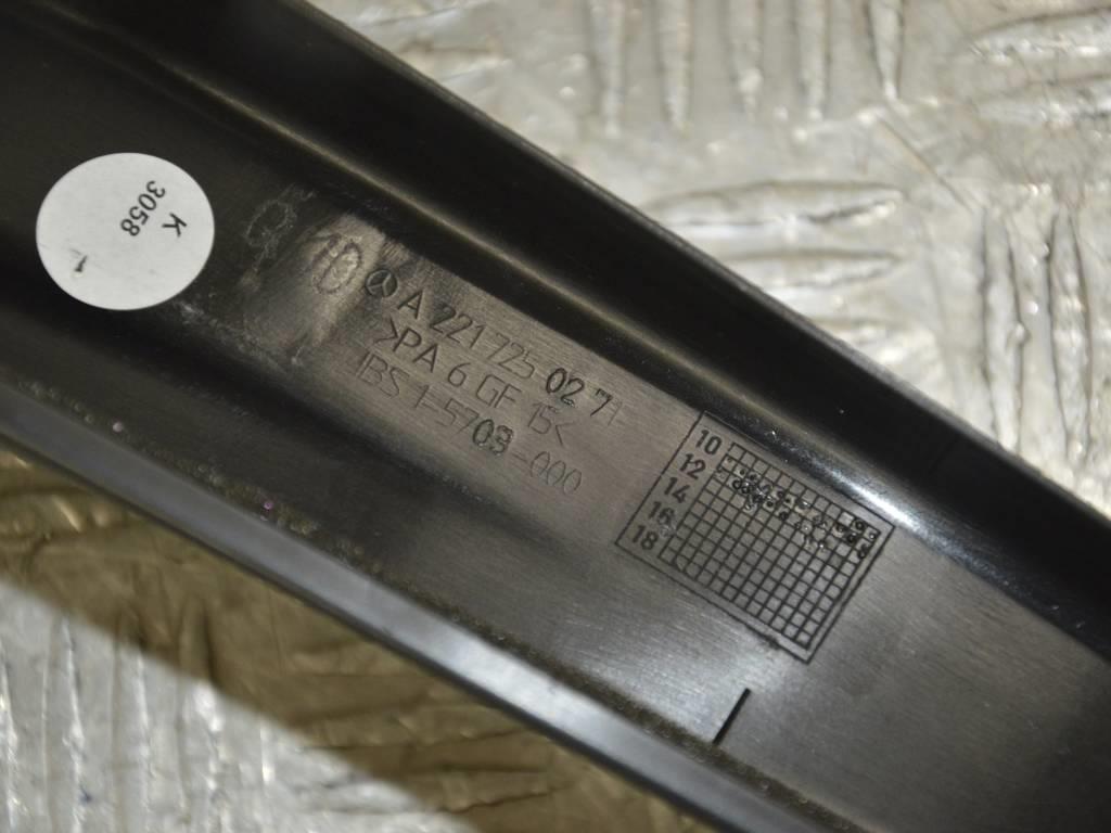 Накладка двери передней правой