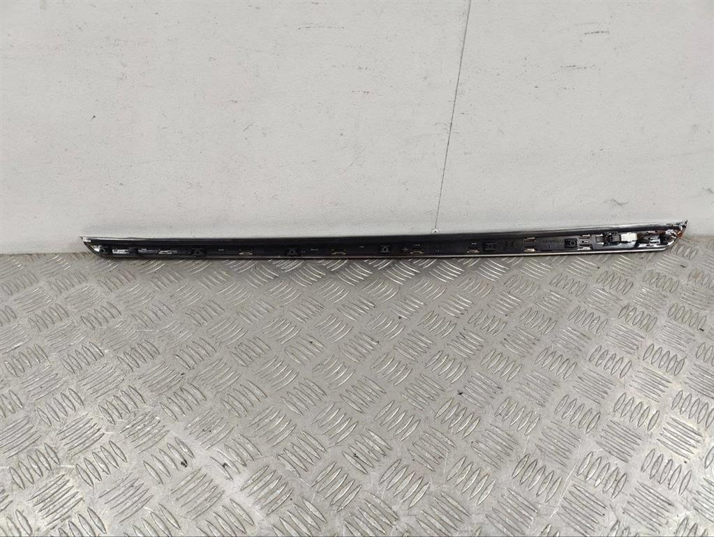 Накладка двери задней левой