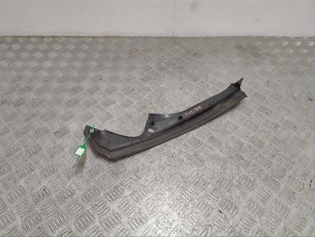 Накладка (ресничка) правой фары