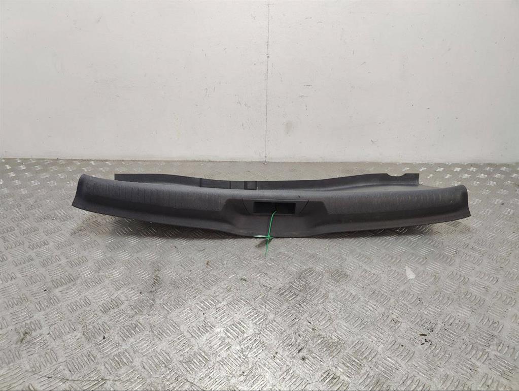 Накладка замка багажника