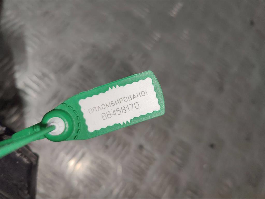 Накладка замка капота