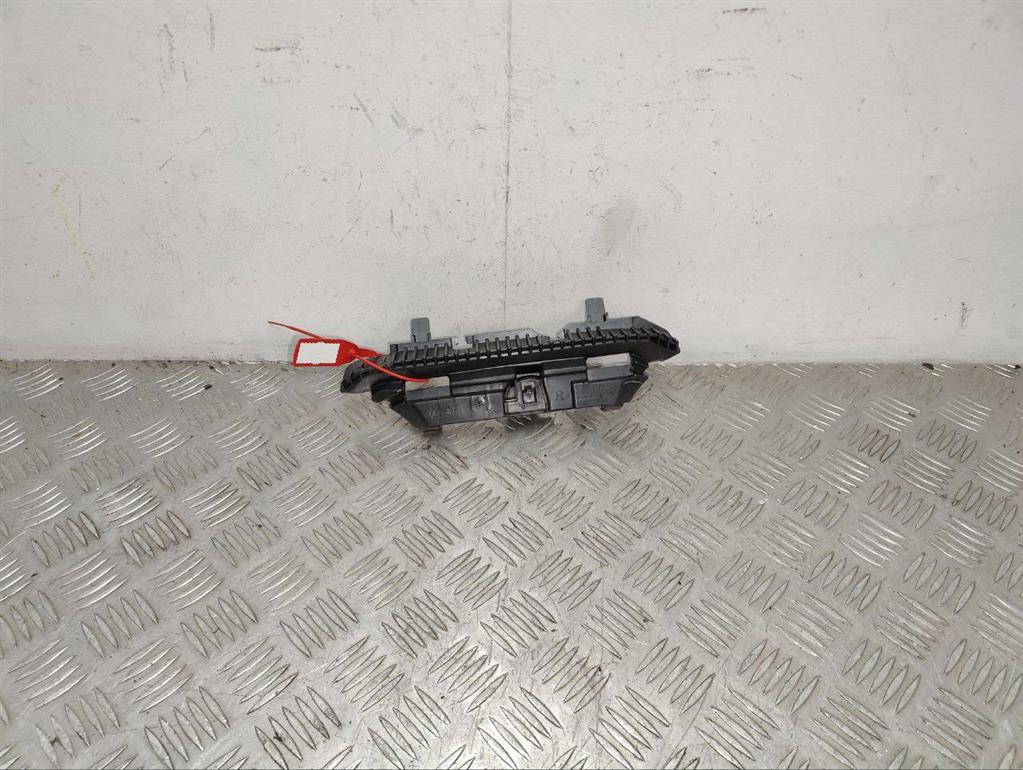 Направляющая шторки багажника (салазки)