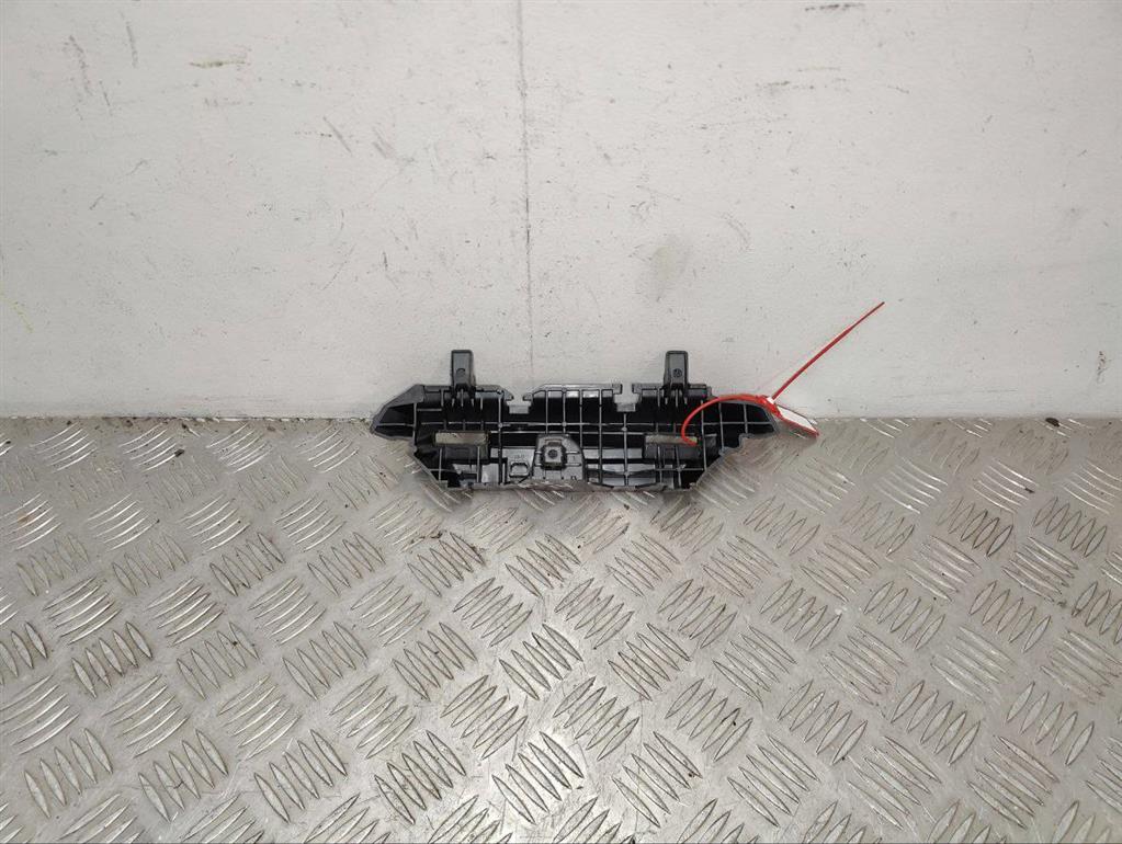 Направляющая шторки багажника (салазки)