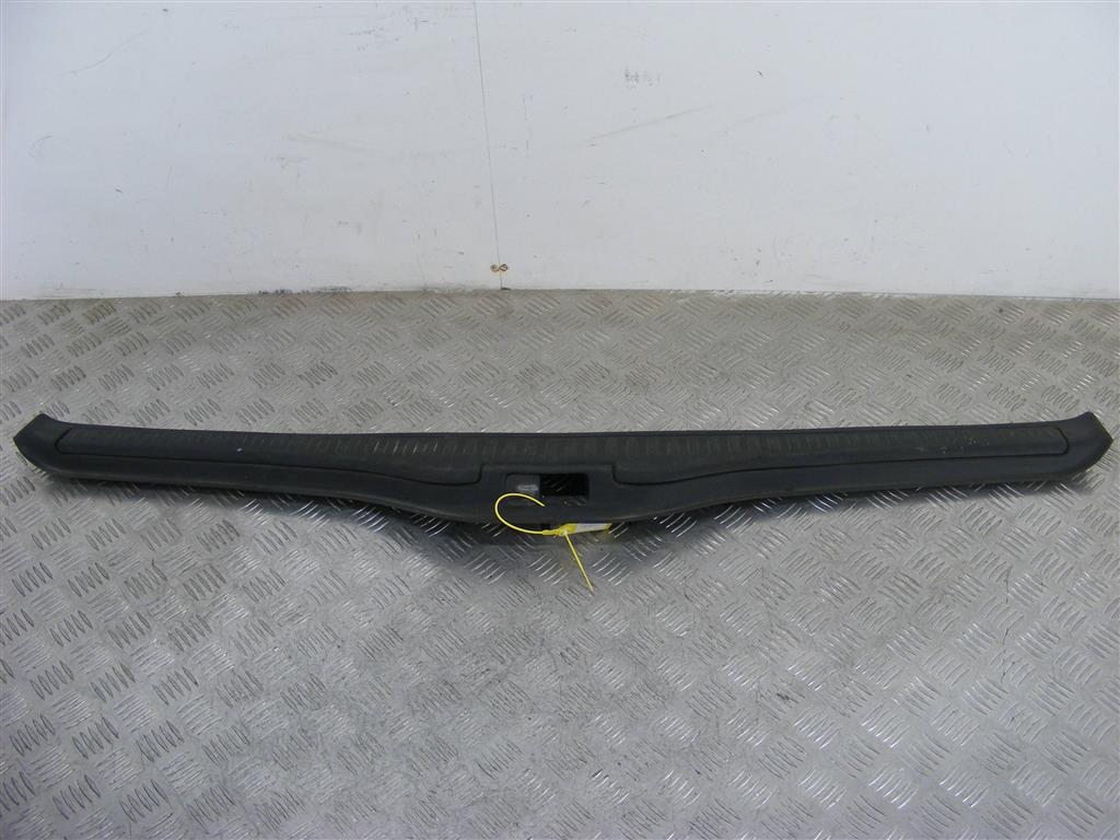 Обшивка багажника