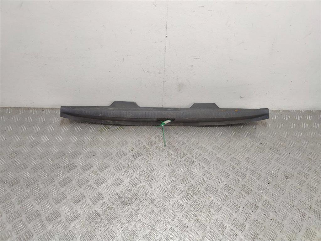 Обшивка багажника