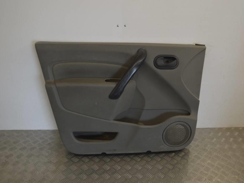 Обшивка двери передней левой (дверная карта) Renault Kangoo 2 (2007-2019) 8200618589
