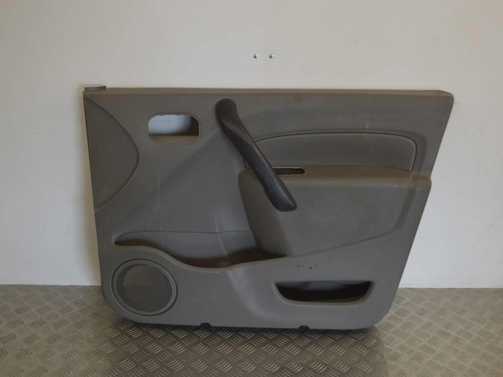 Обшивка двери передней правой (дверная карта)