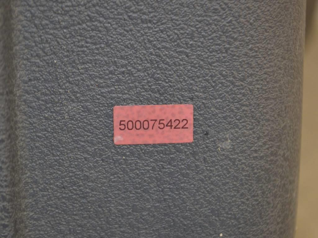 Обшивка двери передней левой (дверная карта) Renault Laguna 2 (2001-2007) 8200000081