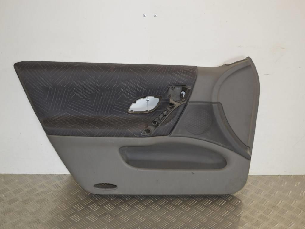 Обшивка двери передней левой (дверная карта) Renault Laguna 2 (2001-2007) 8200093152
