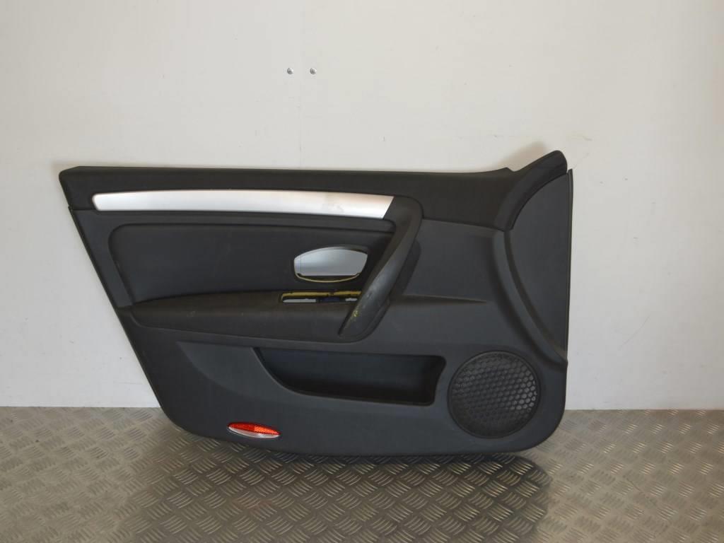 Обшивка двери передней левой (дверная карта)