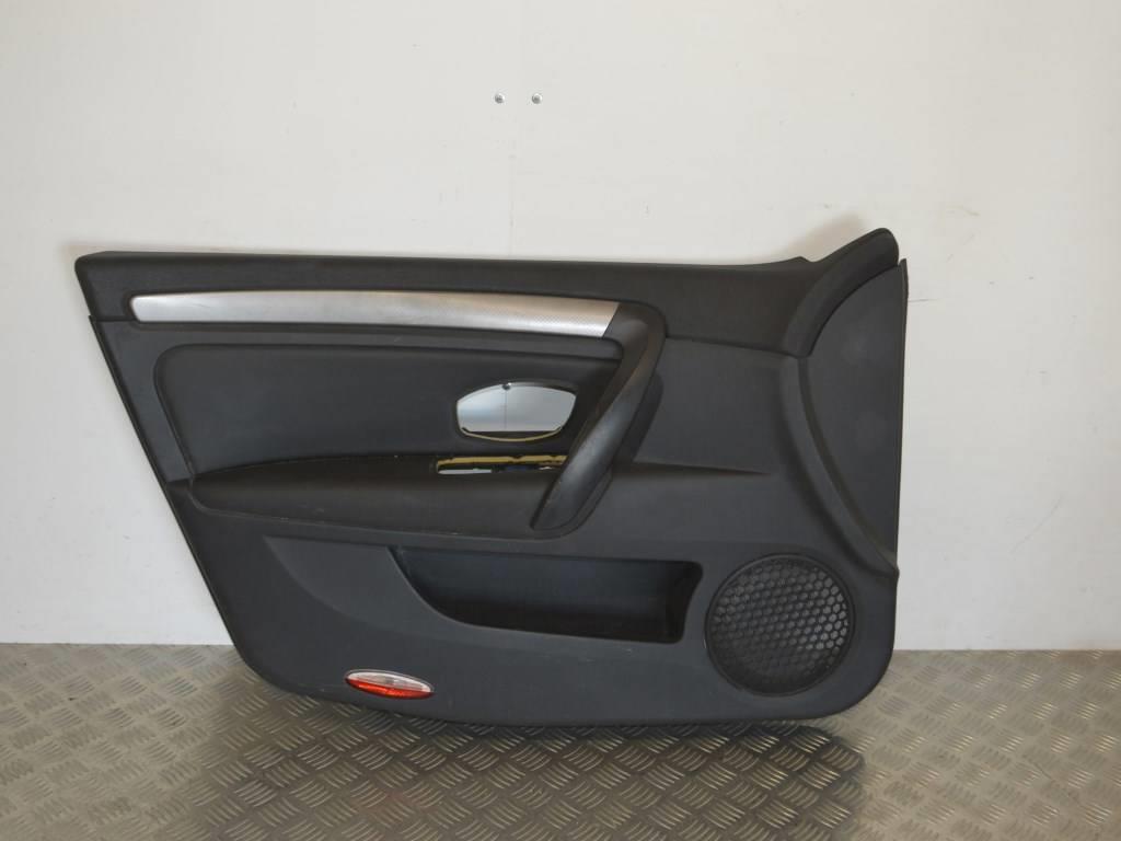 Обшивка двери передней левой (дверная карта)