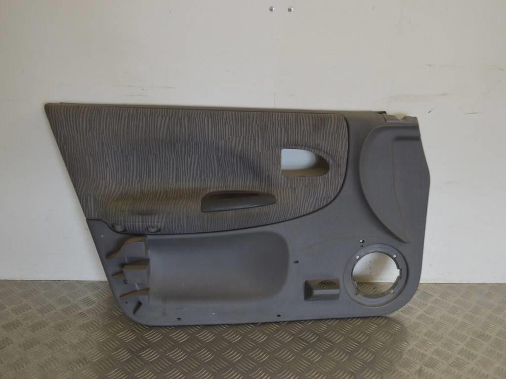 Обшивка двери передней левой (дверная карта)