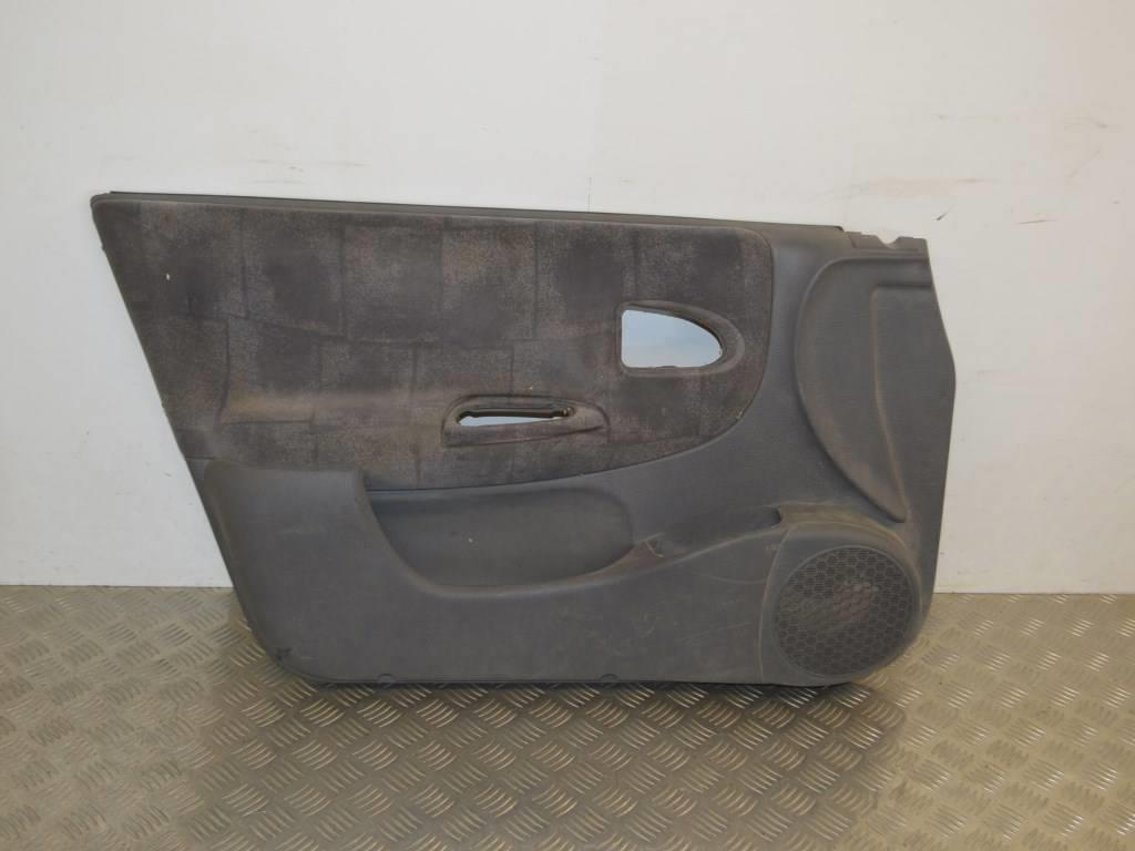 Обшивка двери передней левой (дверная карта)