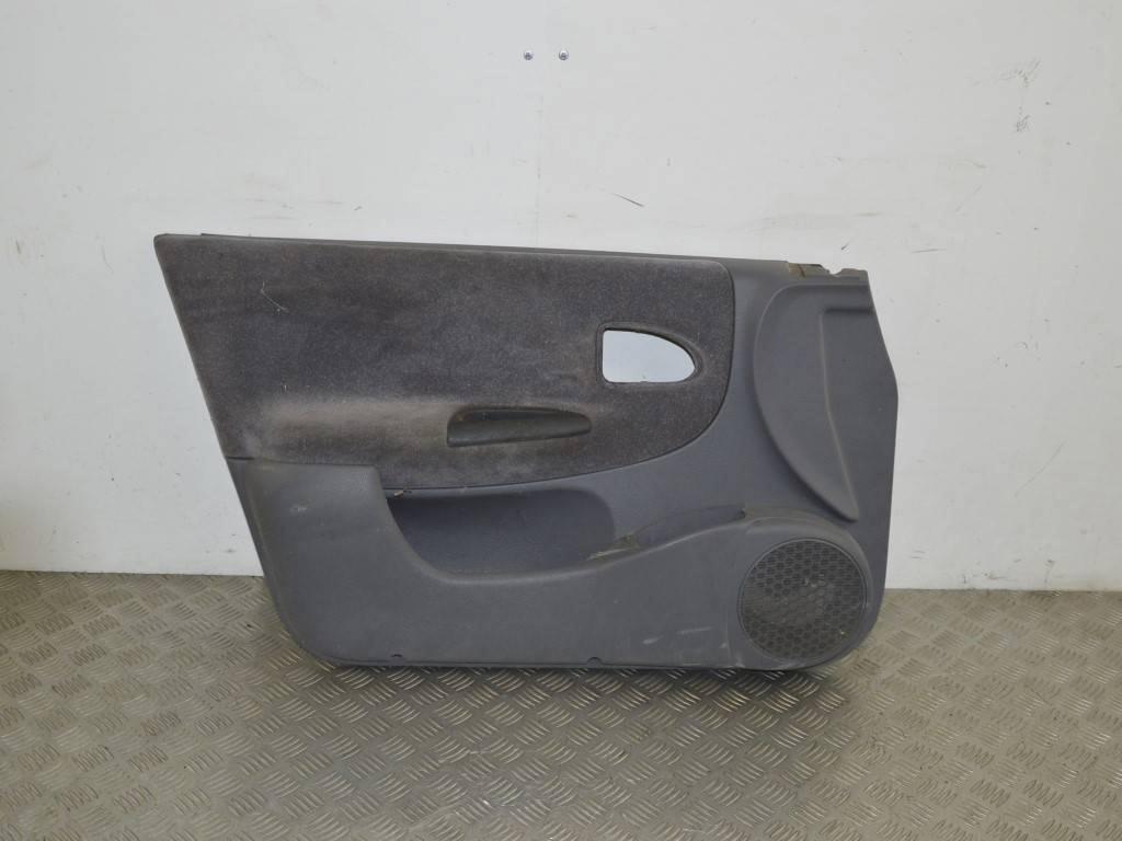 Обшивка двери передней левой (дверная карта)