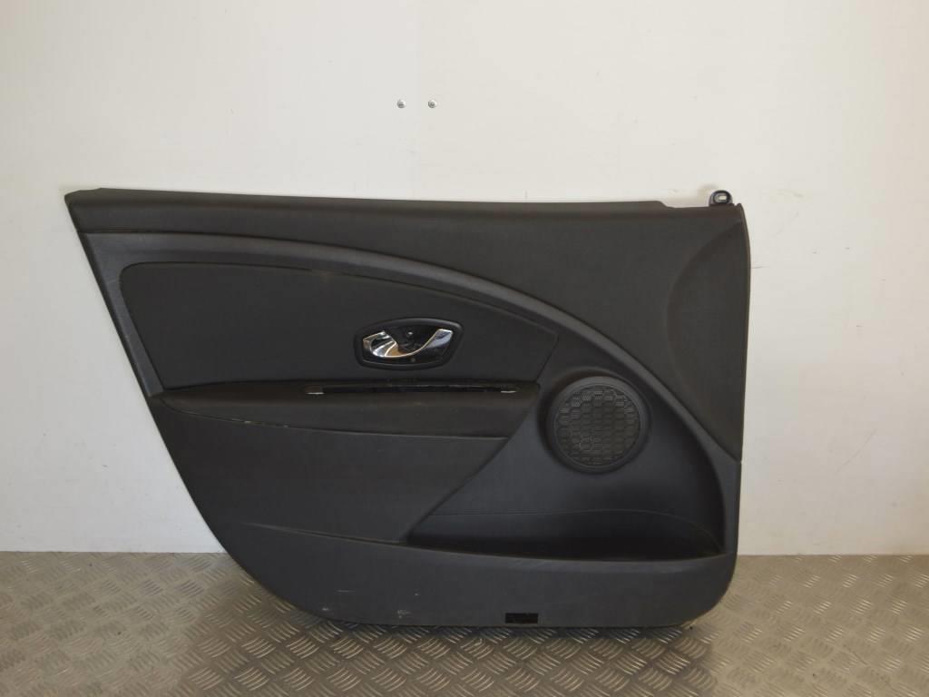 Обшивка двери передней левой (дверная карта) Renault Megane 3 (2008-2019) 809010440R