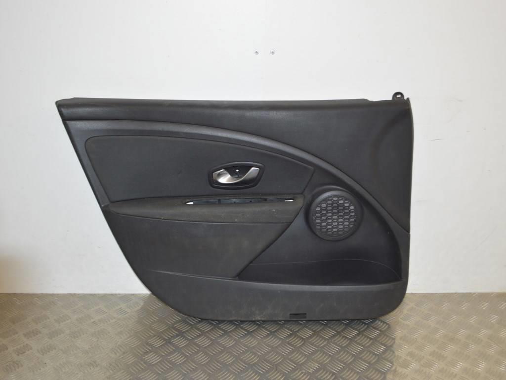 Обшивка двери передней левой (дверная карта) Renault Megane 3 (2008-2019) 809010440R