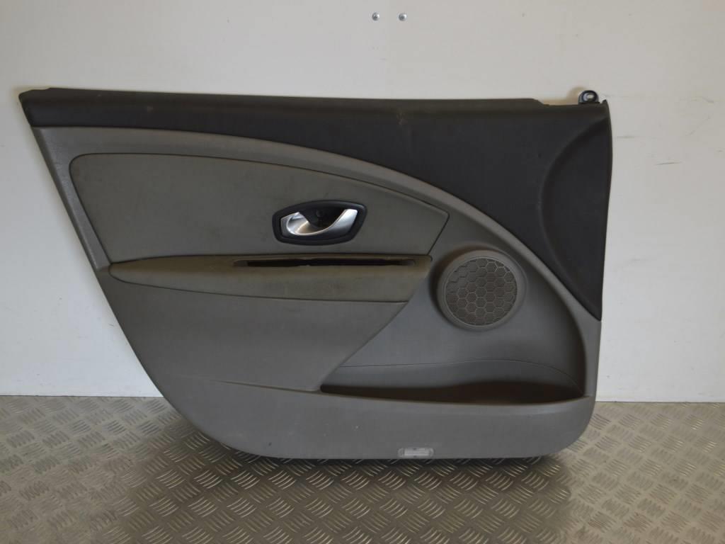 Обшивка двери передней левой (дверная карта) Renault Megane 3 (2008-2019) 809010441R