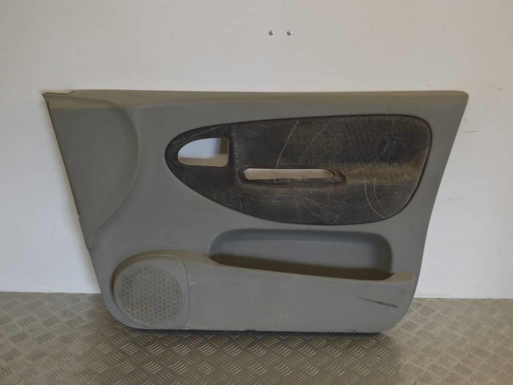 Обшивка двери передней левой (дверная карта)