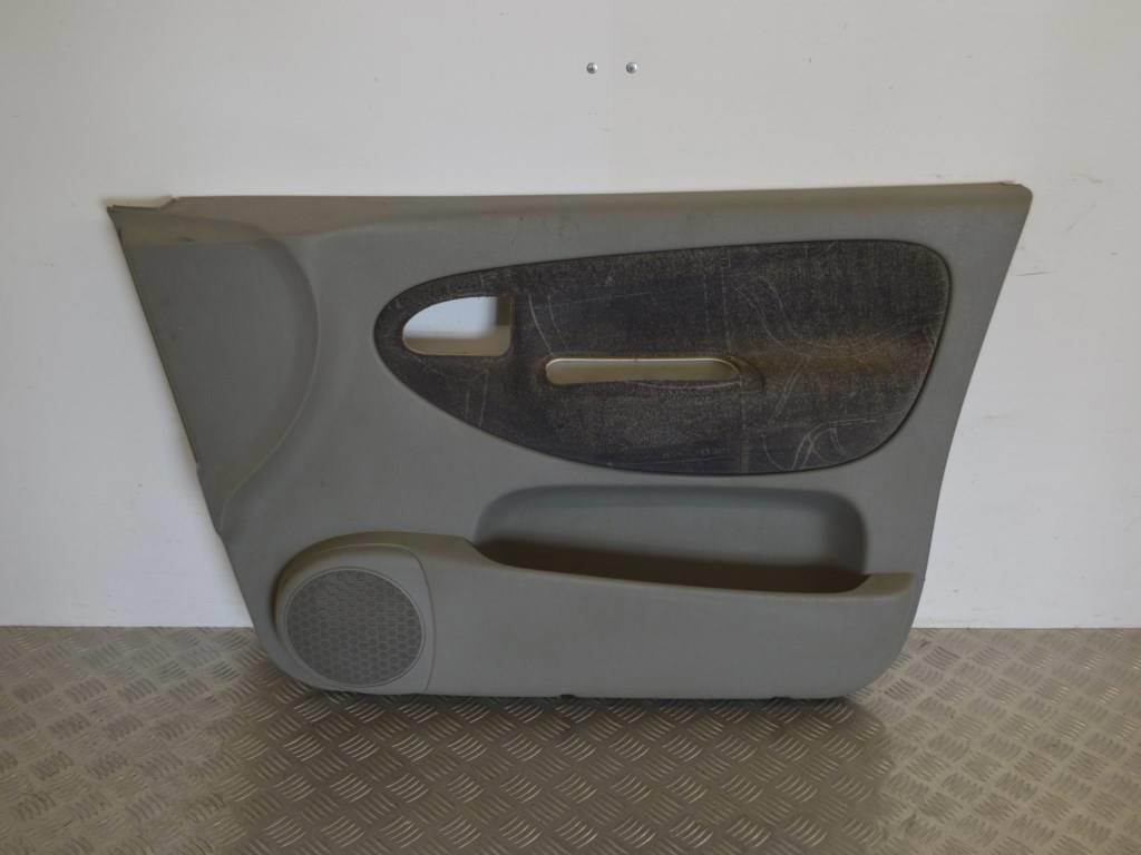 Обшивка двери передней левой (дверная карта)