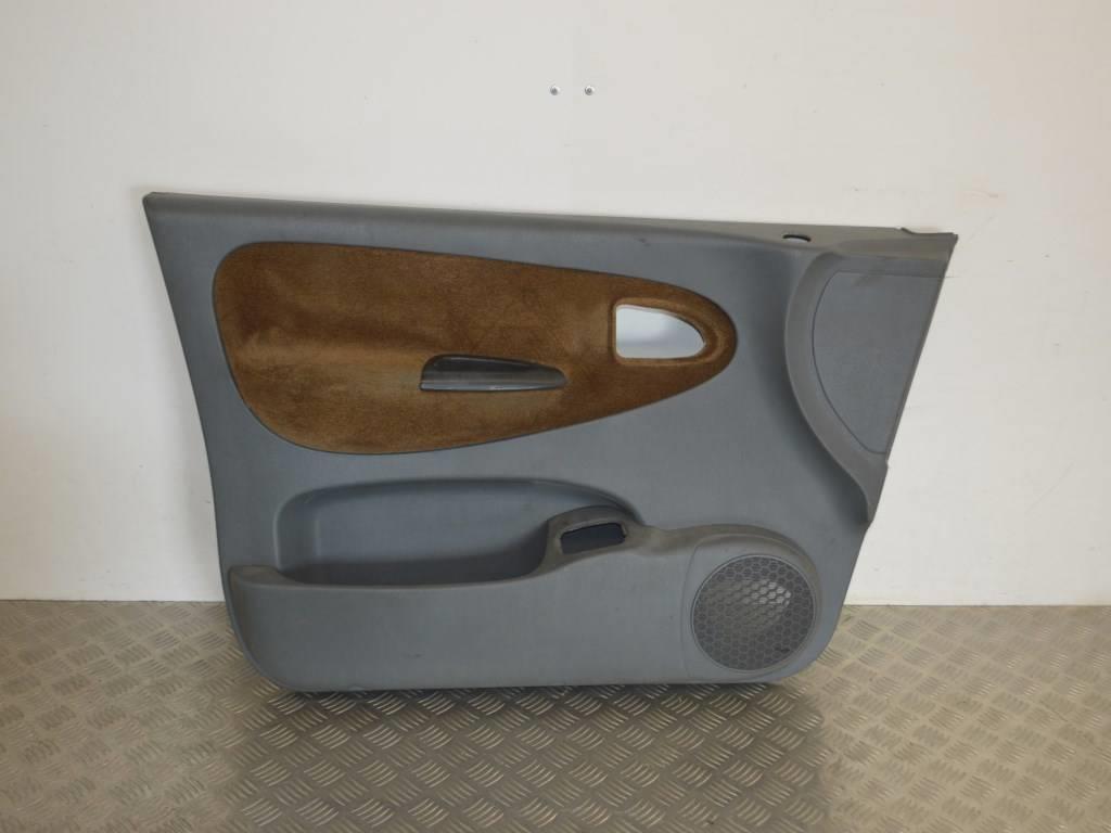 Обшивка двери передней левой (дверная карта)