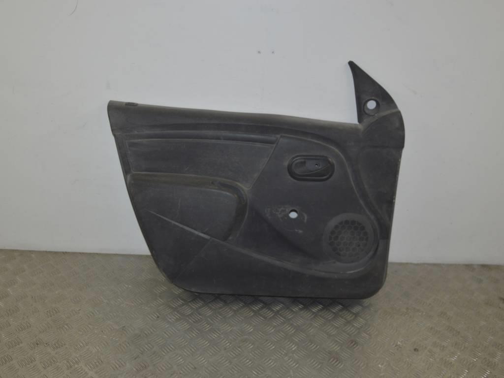 Обшивка двери передней левой (дверная карта)