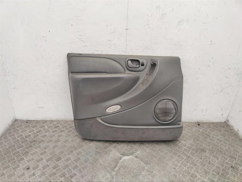 Обшивка двери передней левой (дверная карта)