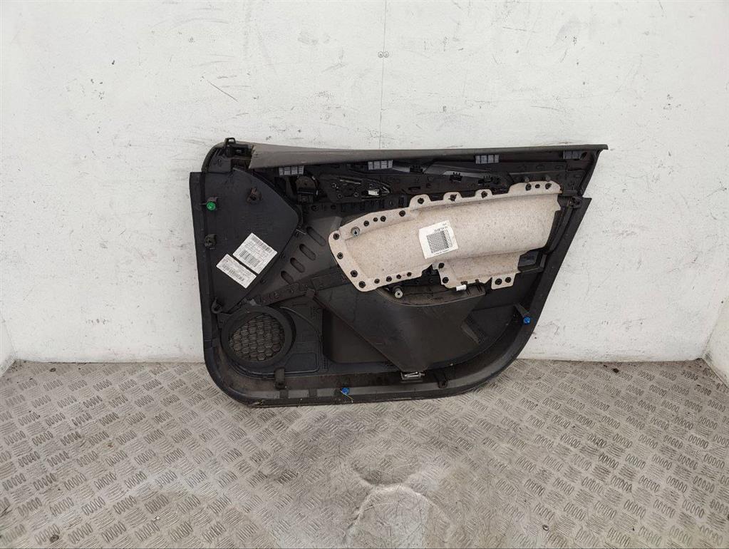 Обшивка двери передней левой (дверная карта)