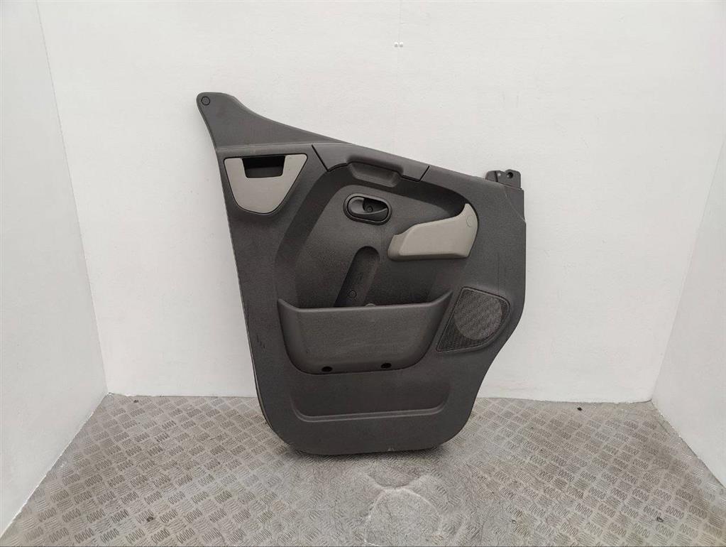 Обшивка двери передней левой (дверная карта)