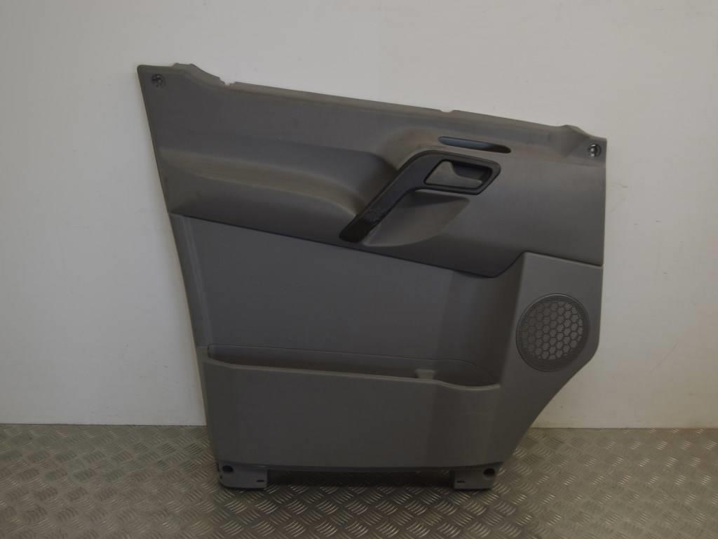 Обшивка двери передней левой (дверная карта)