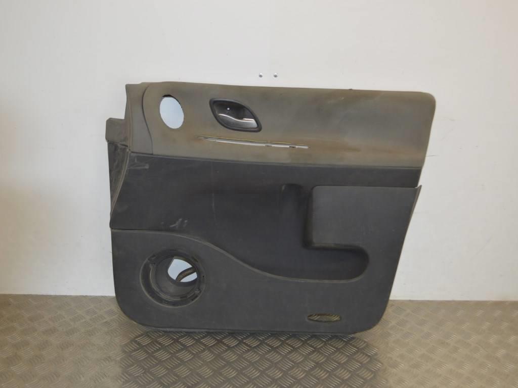 Обшивка двери передней правой (дверная карта)