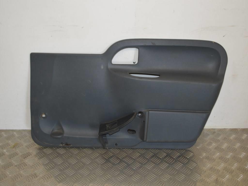 Обшивка двери передней правой (дверная карта)