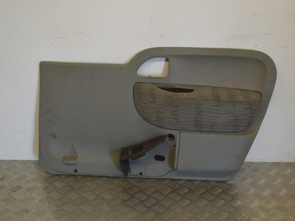 Обшивка двери передней правой (дверная карта) Renault Kangoo 1 (1997-2007) 8200458655, 8200357519