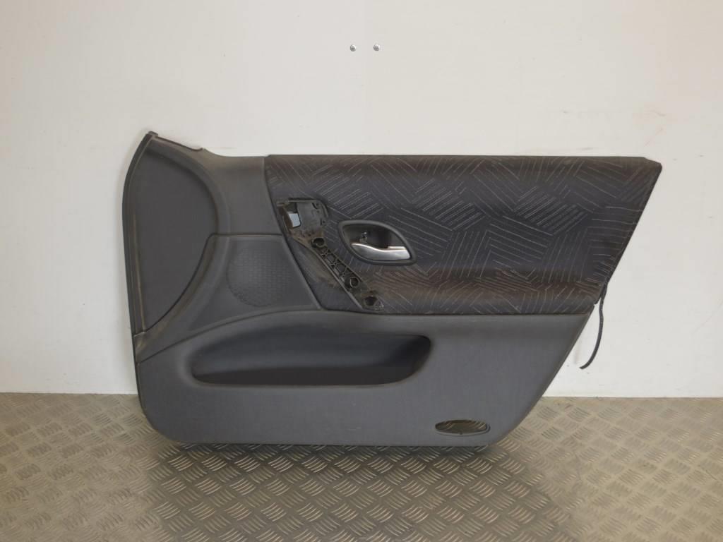 Обшивка двери передней правой (дверная карта) Renault Laguna 2 (2001-2007) 8200000082, 8200091877